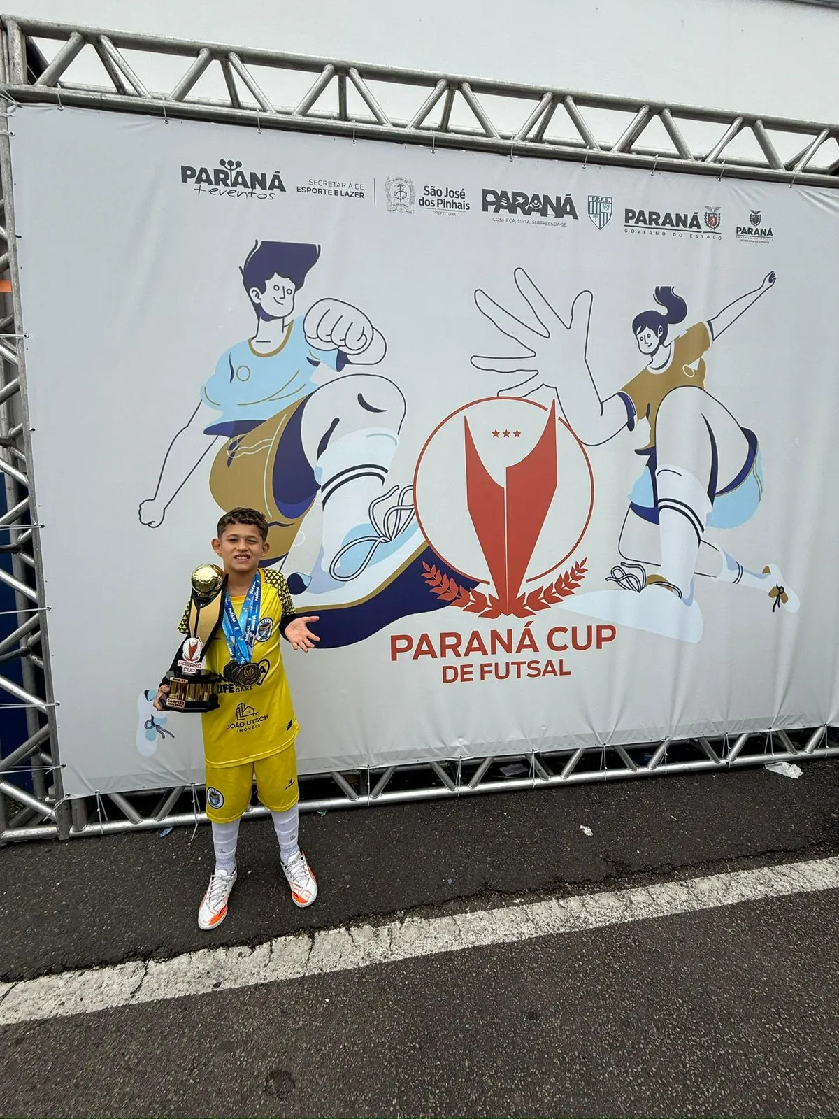 VitinGK representando o Paraná Clube em competição profissional